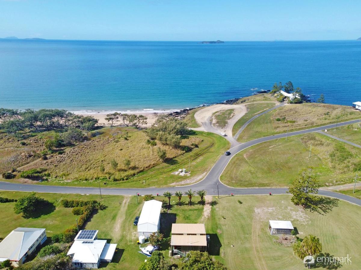 Four Palm'S Villa Emu Park Exterior photo