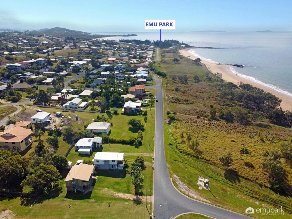 Four Palm'S Villa Emu Park Exterior photo