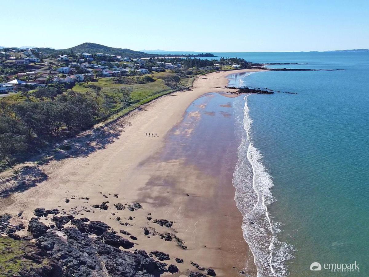 Four Palm'S Villa Emu Park Exterior photo